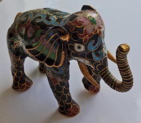 Cloisonne Elefant Grundfarbe schwarz und buntes Muster China Figur Tier